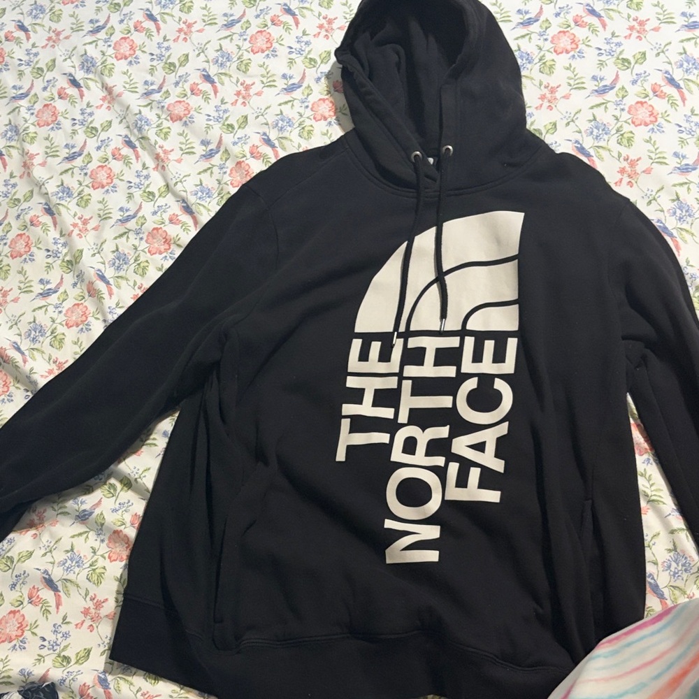 Women’s North Face Black Pullover Hoodie
